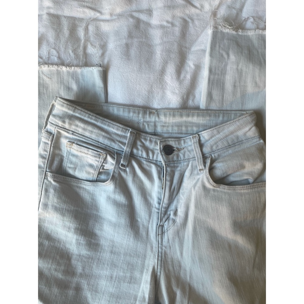 High rise Levi’s skinny light wash white denim jeans size 25